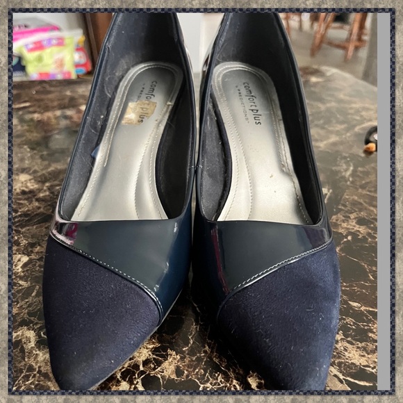 EUC Navy Heels Size 9 Comfort Plus by Predictions